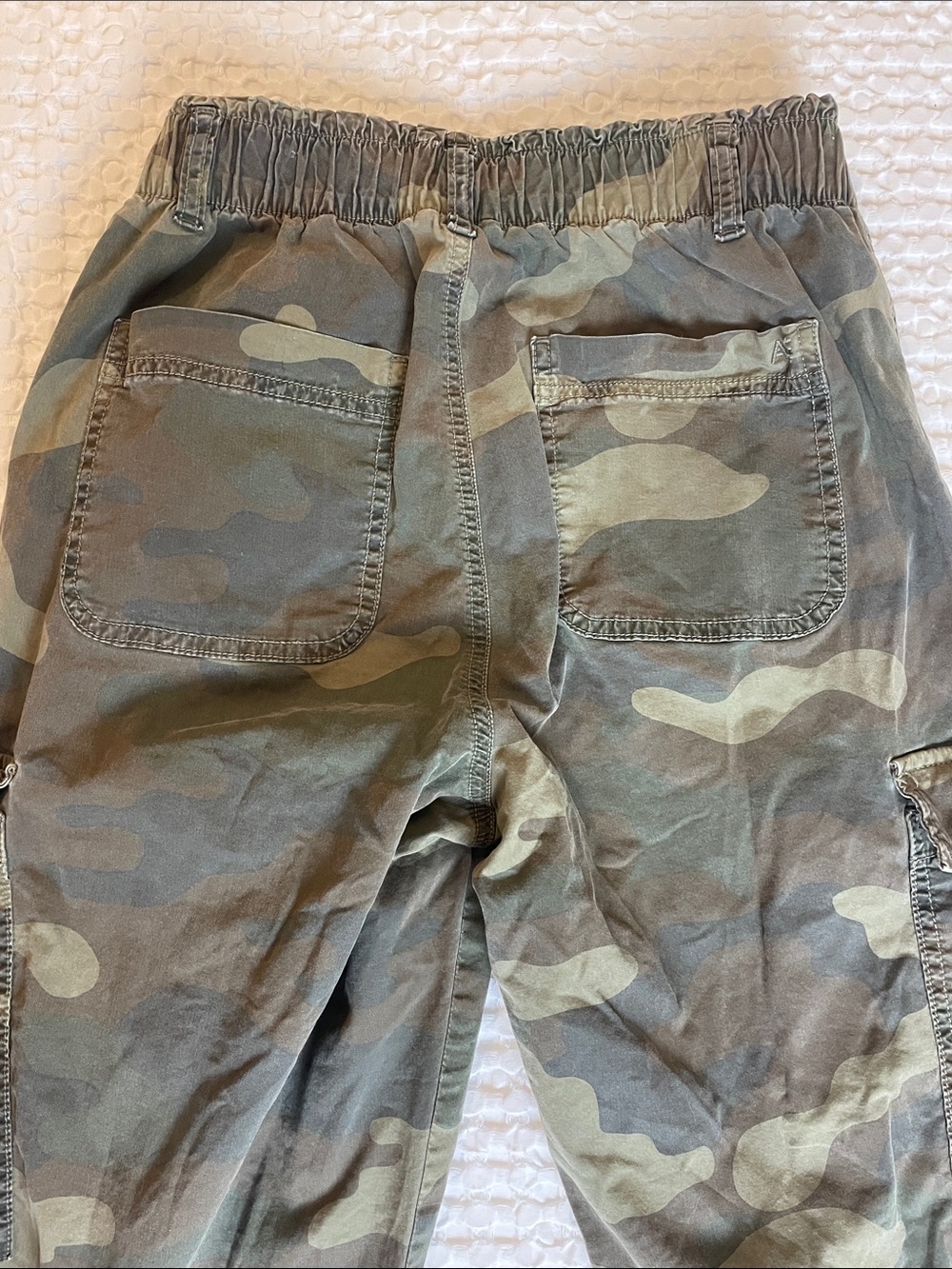 American Eagle Camo Cargo Joggers Womens Size 4 Elastic Waist - Picture 2 of 2